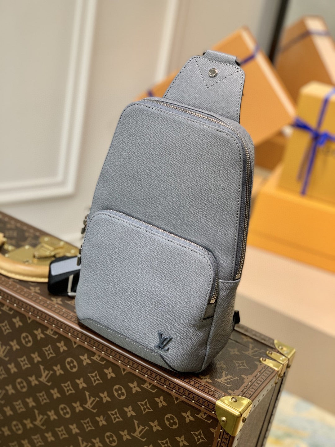 LV Avenue Sling Bag Taiga Grey For Men, Bags, Crossbody Bags 12.2in/31cm LV M30801