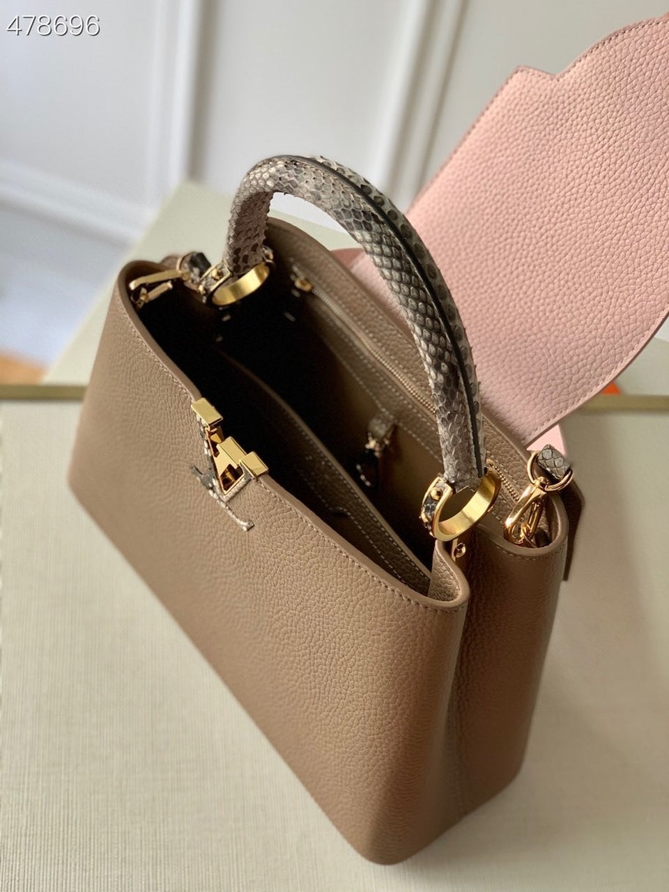 Louis Vuitton Capucines BB Taurillon And Python Taupe Brown/Eau De Rose Pink  Shoulder And Crossbody Bags 10.4in/27cm Louis Vuitton M57539
