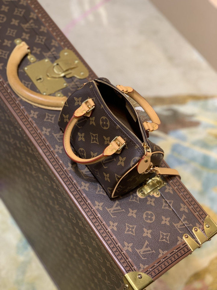 Louis Vuitton Nano Speedy Monogram Canvas  Handbags, Shoulder Bags 6.3in/16cm Louis Vuitton M81085