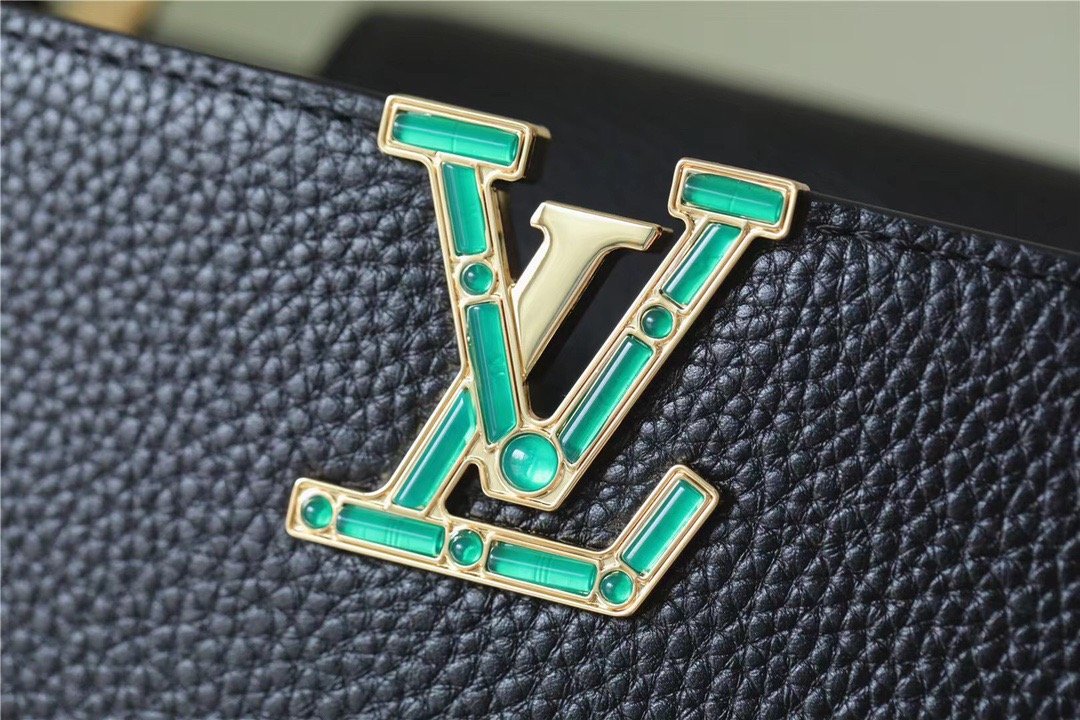 Louis Vuitton Capucines BB Taurillon Black  Shoulder And Crossbody Bags 21cm/8.3in Louis Vuitton