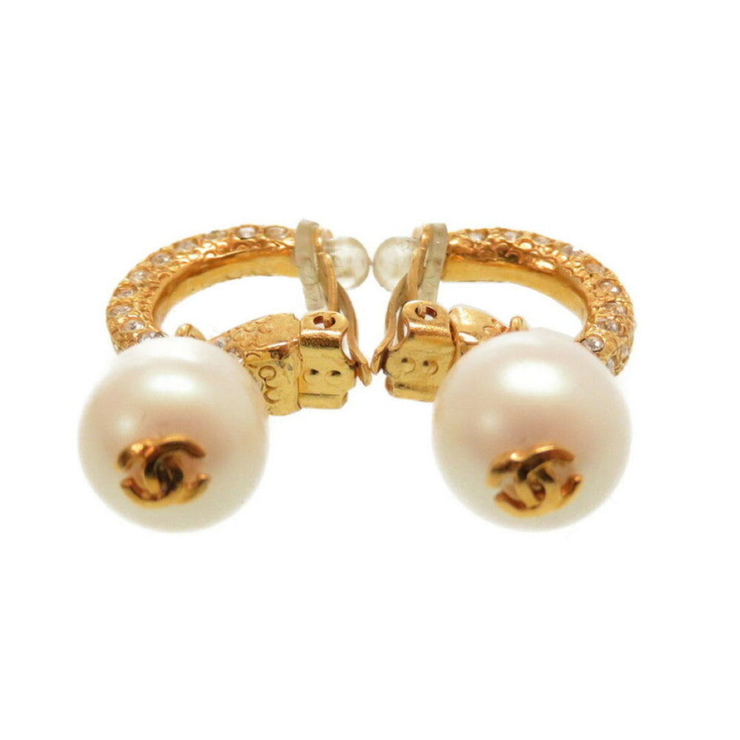Chanel Vintage Fake Pearl Stone Coco Mark 01P Gold Earrings Accessories